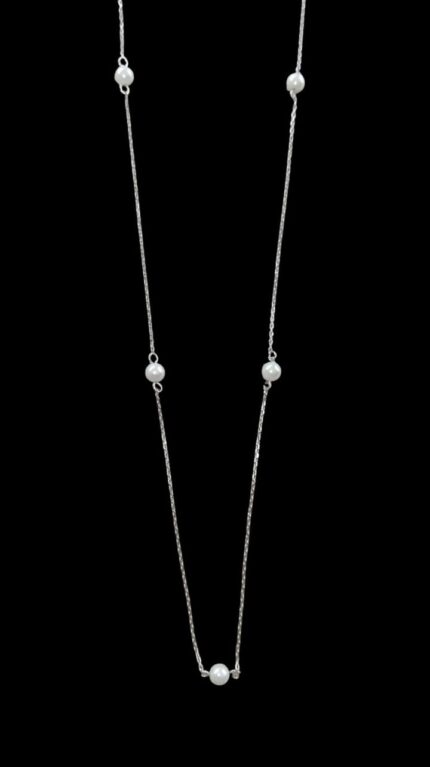 Lange Halskette aus Silber mit Perlen – Eleganz & Glanz.