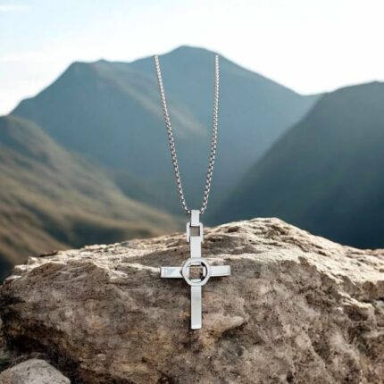 Herren-Kreuz für den Hals – Elegante Halskette aus Hochwertigem Metall.