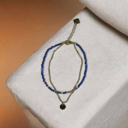 Blau & Goldener Glanz: Das Doppelarmband, das auffällt