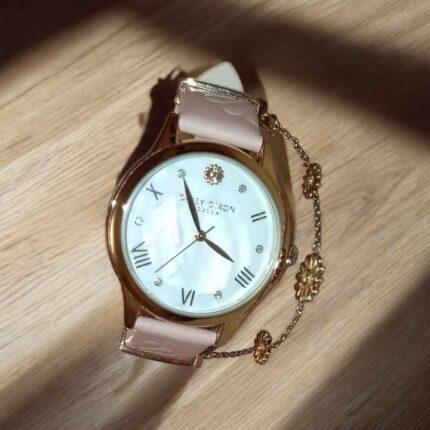 Eleganz, die Blicke Anzieht – Luxus-Set Uhr & Clutch.