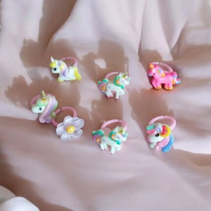 Set mit 7 Kinder-Kunststoffringen – Einhörner & Blumen.