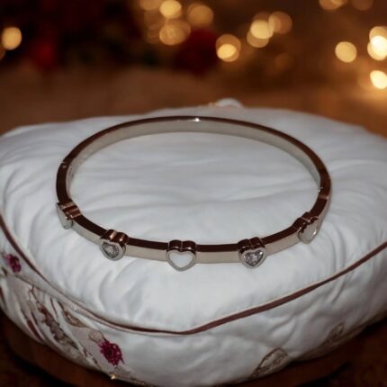 Love Sparkle“ Edelstahl-Armband mit Herzen – Liebe, die bleibt.